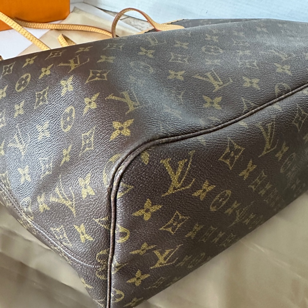 Authentic Louis Vuitton Monogram Never Full GM Shoulder Bag. - Picture 12 of 17